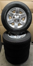 Winterkompletträdersatz Stahl 17&quote; Vredestein 235/70R17 111H Gebraucht